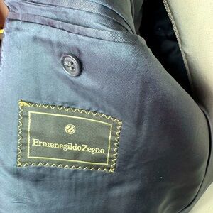 Zegna Italian designer mens suit (no privet contact)